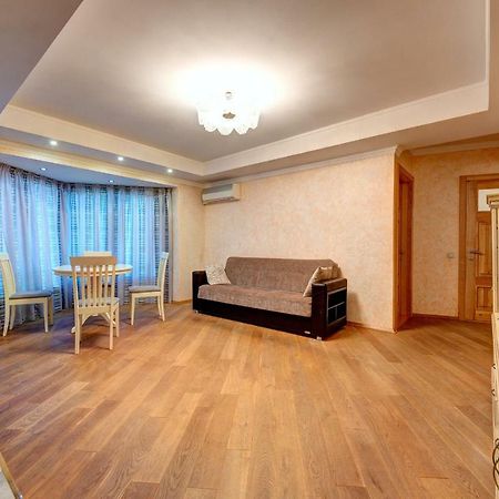 Apartments Near The Shopping Center Gulliver Kiev Esterno foto
