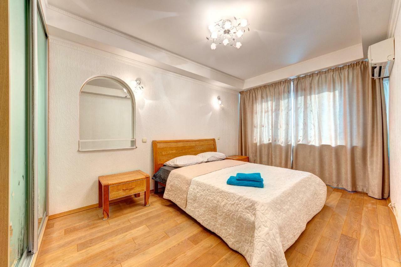 Apartments Near The Shopping Center Gulliver Kiev Esterno foto