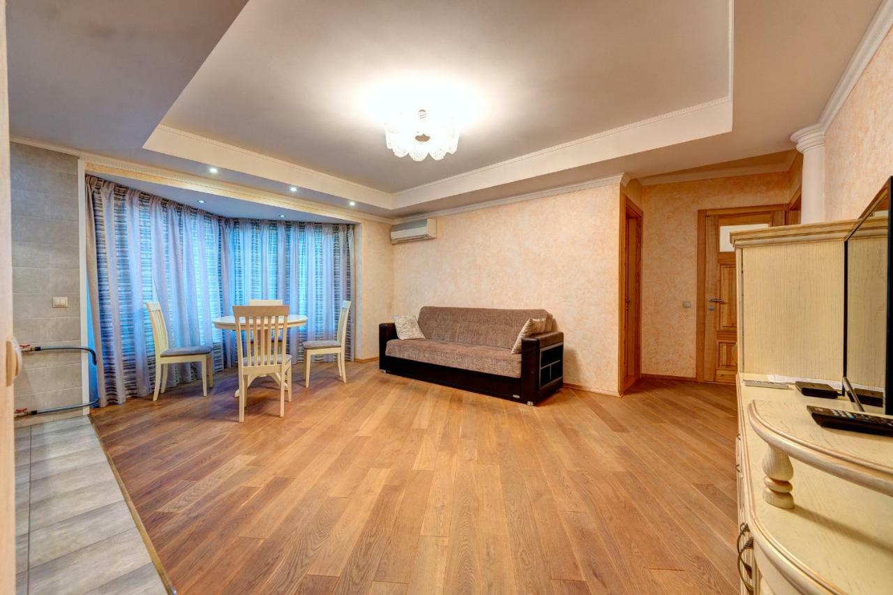 Apartments Near The Shopping Center Gulliver Kiev Esterno foto