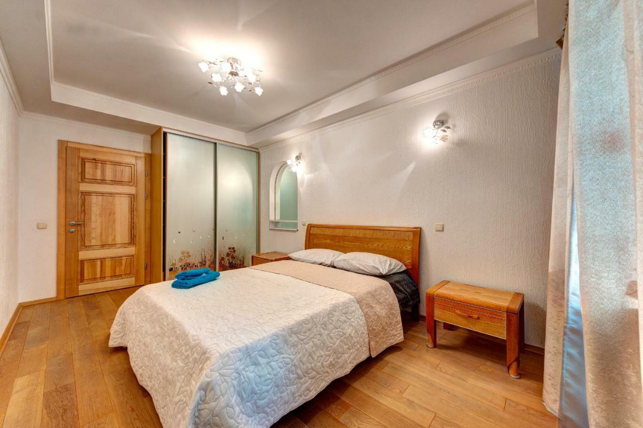 Apartments Near The Shopping Center Gulliver Kiev Esterno foto