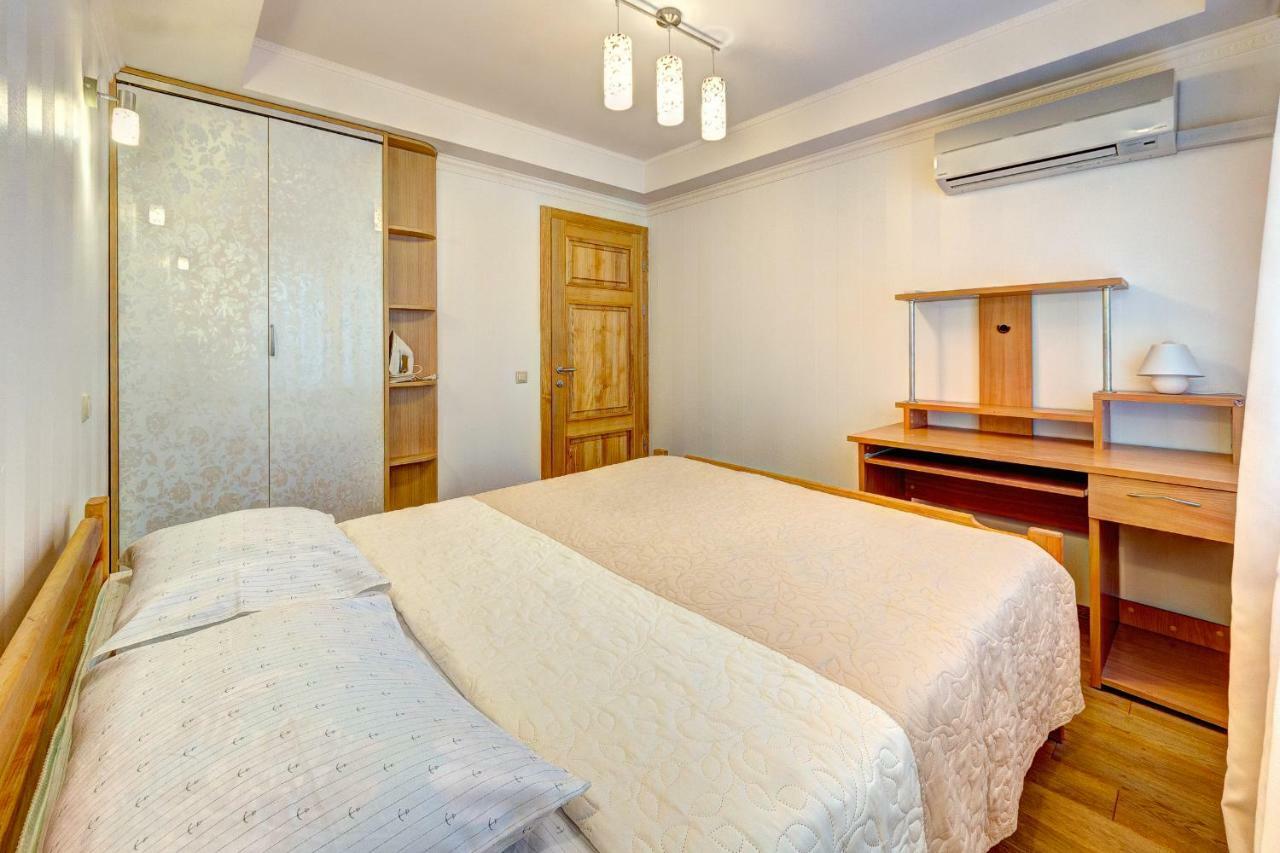 Apartments Near The Shopping Center Gulliver Kiev Esterno foto