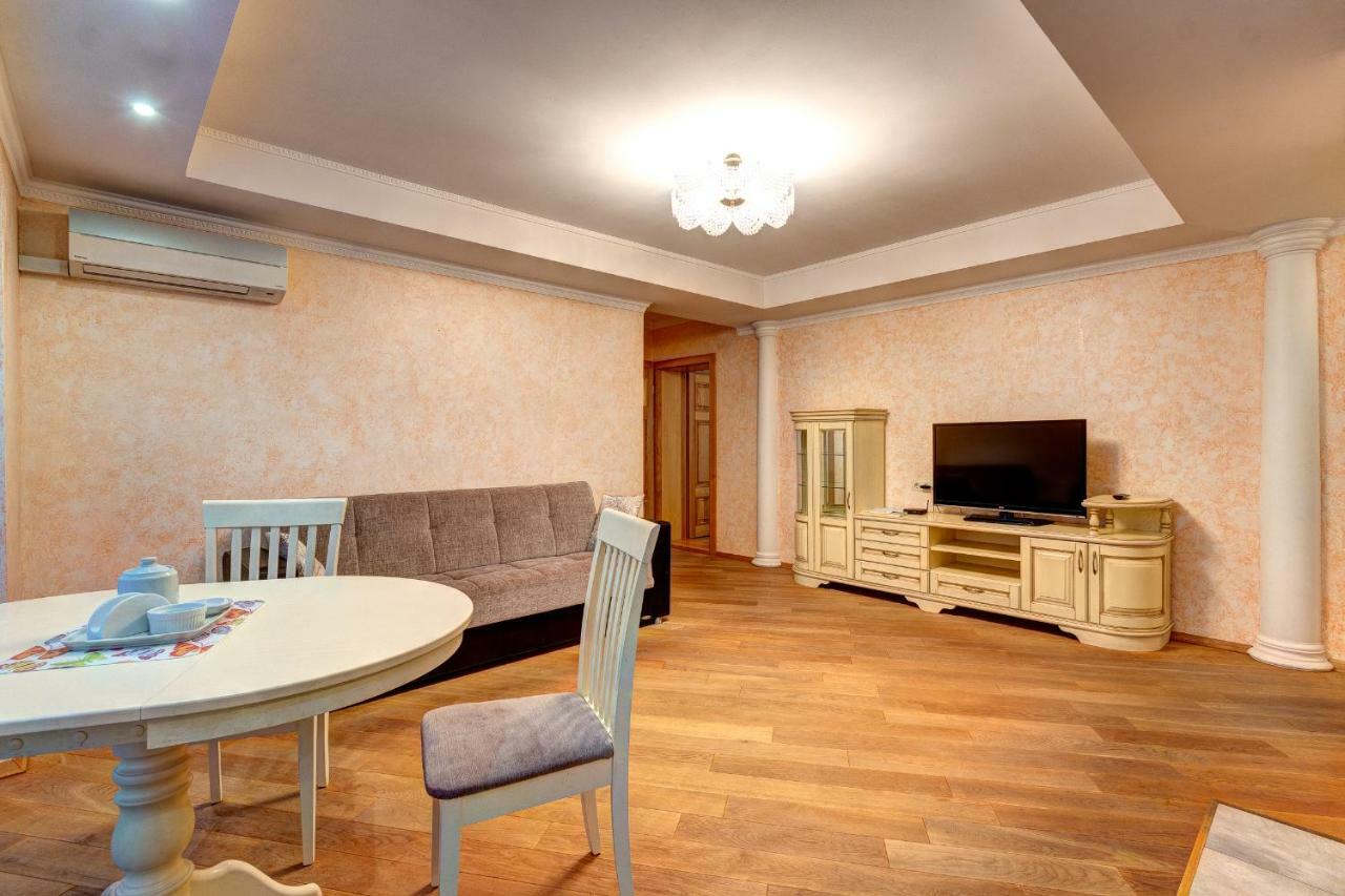 Apartments Near The Shopping Center Gulliver Kiev Esterno foto