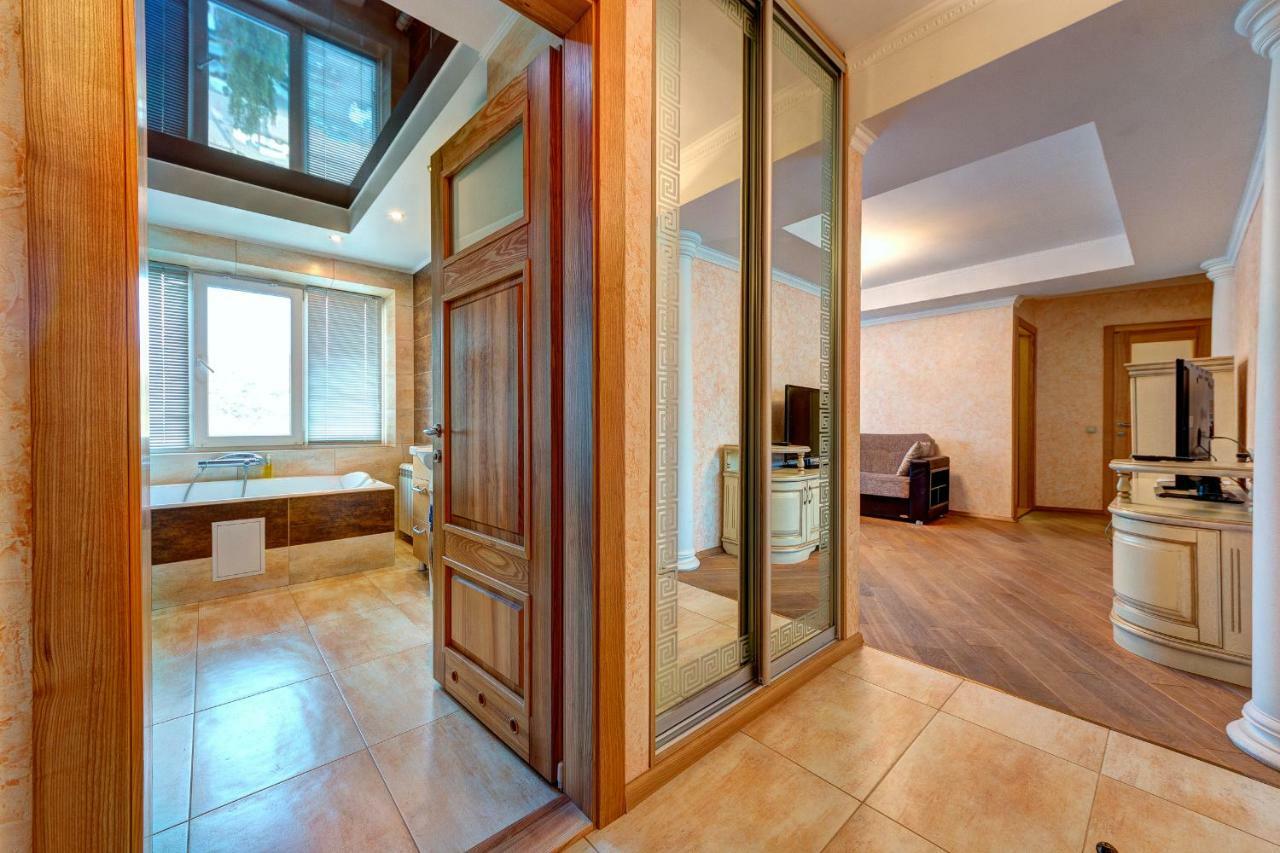 Apartments Near The Shopping Center Gulliver Kiev Esterno foto