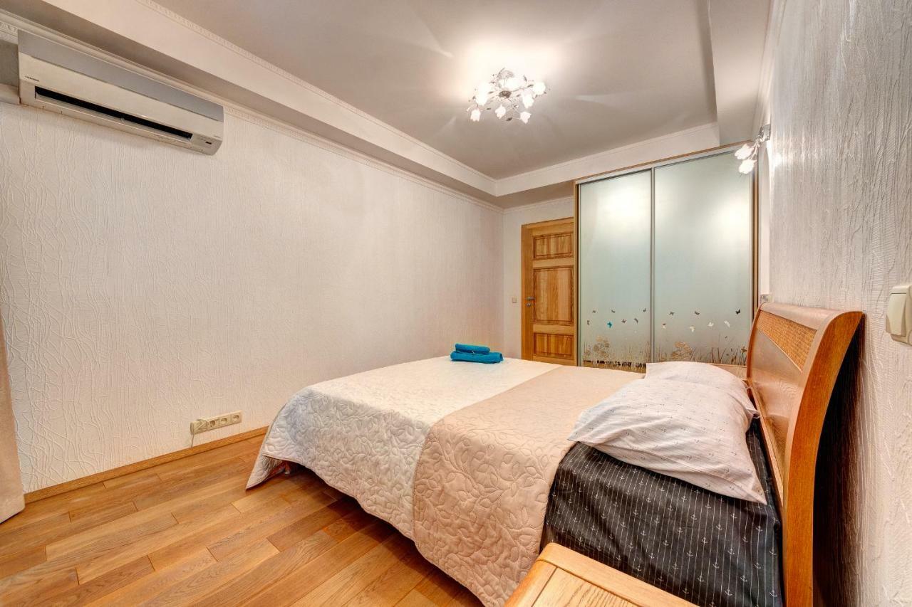 Apartments Near The Shopping Center Gulliver Kiev Esterno foto