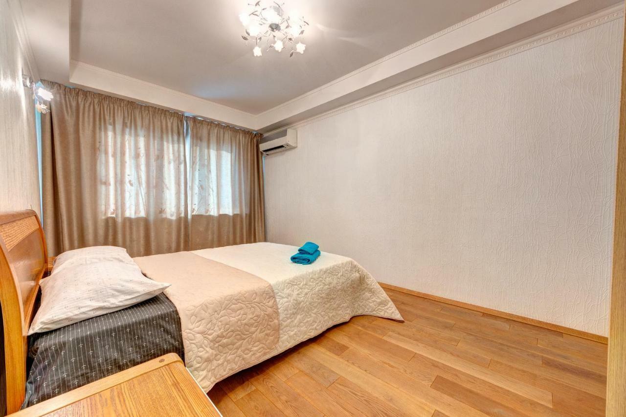 Apartments Near The Shopping Center Gulliver Kiev Esterno foto